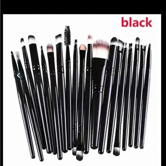 20 piece Make-Up Brush set and Skull Make-Up Bag . I have 1 gold & one black set - Picture 2 of 12